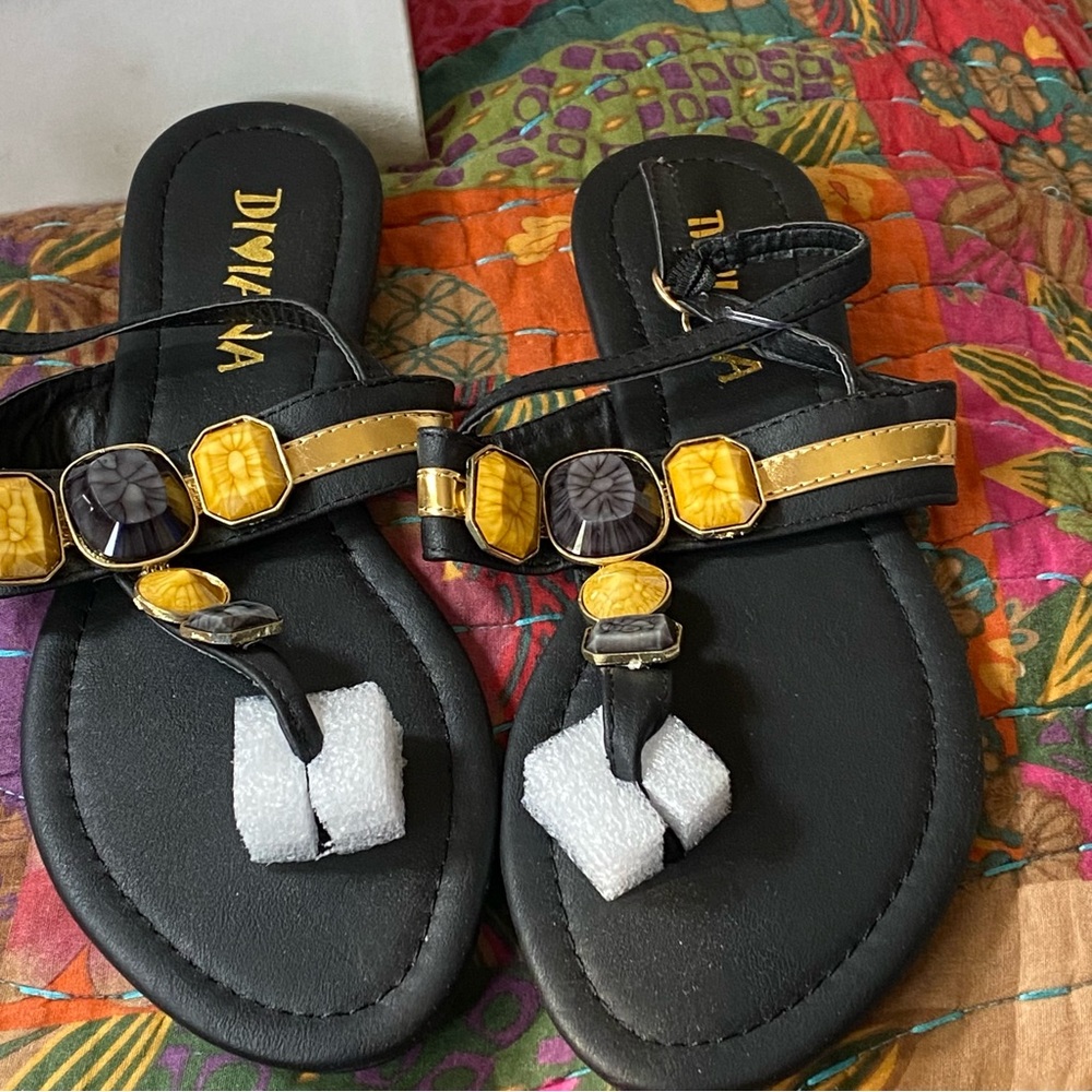SANDALS NWOB